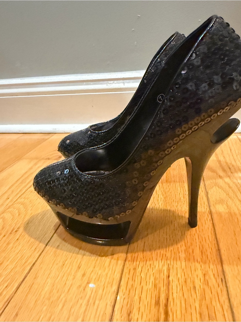 Black Sequin High Heel Platform pumps with kool cutout like brand new. Size 7 - Picture 2 of 6